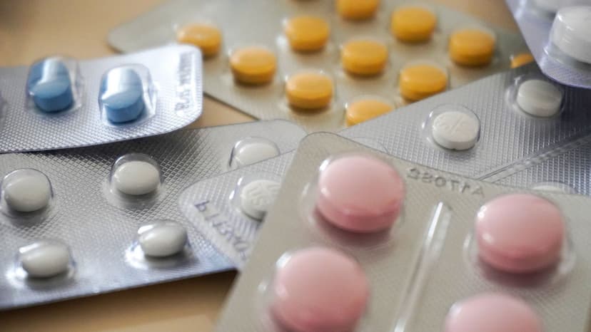 Supplement and Medication Interactions: What to Check Before Combining