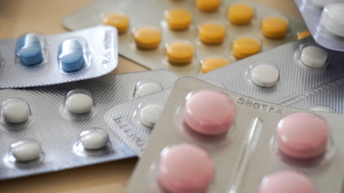 Supplement and Medication Interactions: What to Check Before Combining